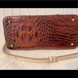 Gently used Brahmin taupe embossed alligator purse. Very good condition.